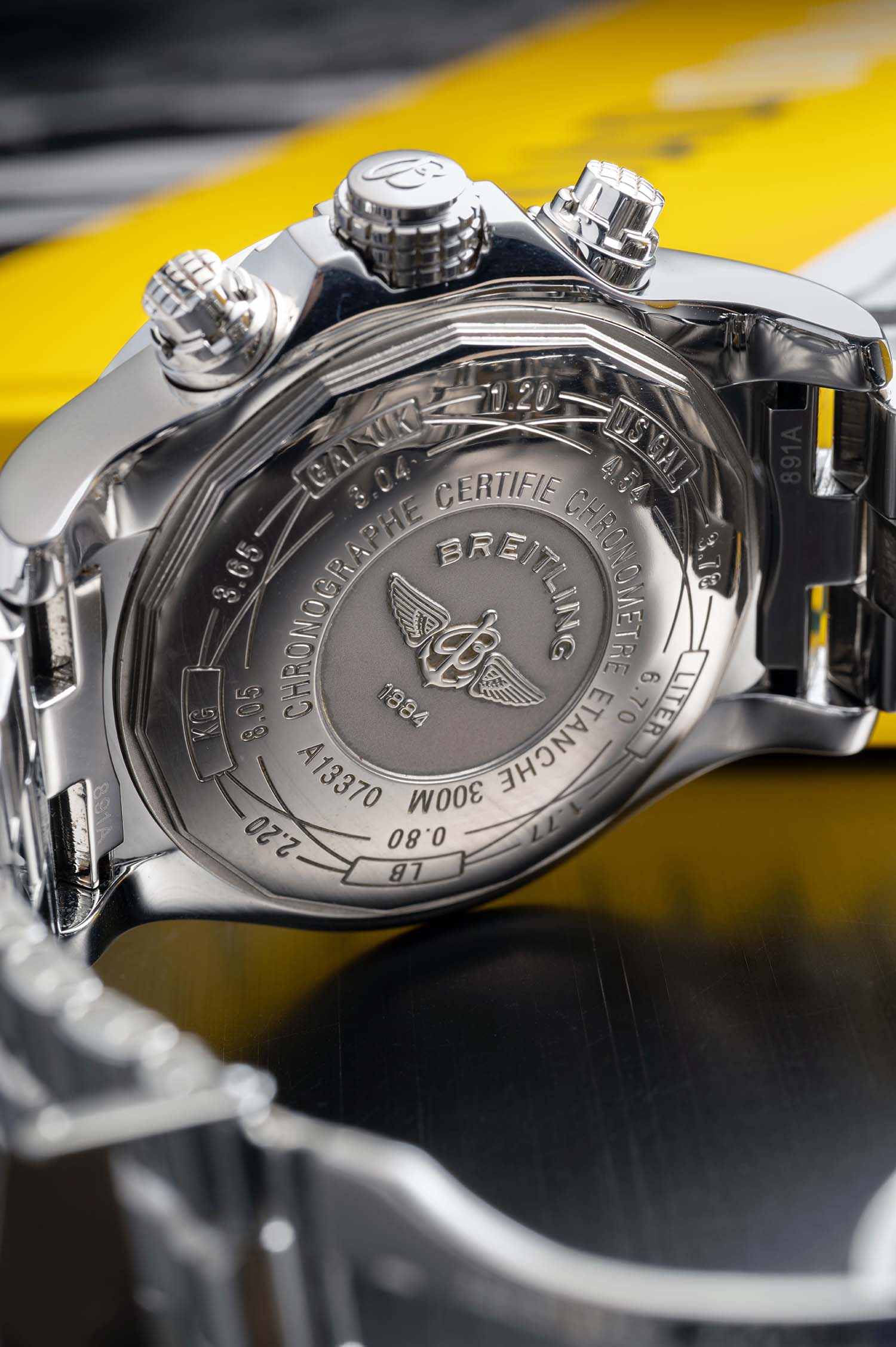 Breitling Super Avenger White 300M Chronograph A1337011
